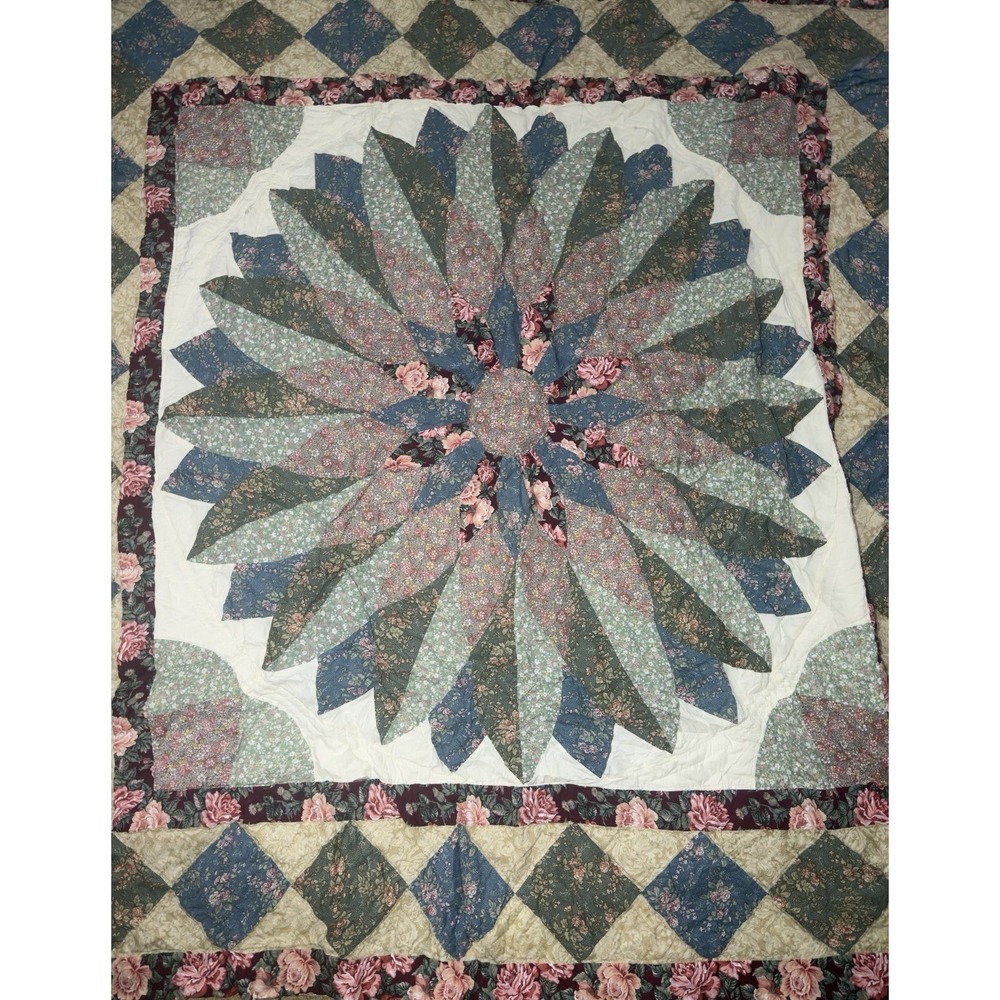 Dahlia Patchwork Quilt F/Q Ditsy Floral Shabby Chic Vtg Cottage Grannycore Decor